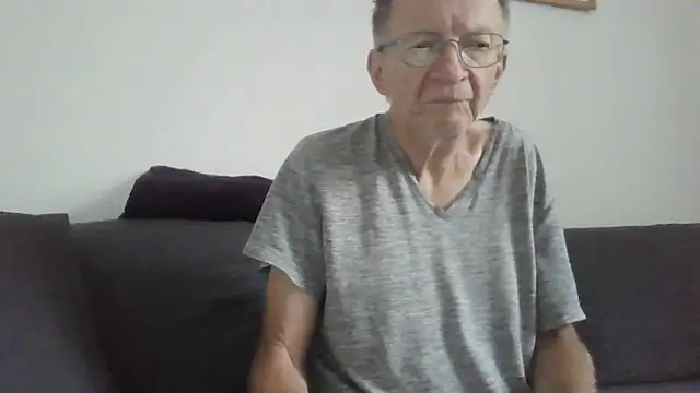 Snapshot of naturiste974 chatting on June 1, 5:20 am naturiste974 online show from June 1, 5:20 am