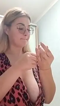 Snapshot of pussyCat_t chatting on November 2, 5:37 pm pussyCat t online show from November 2, 5:37 pm