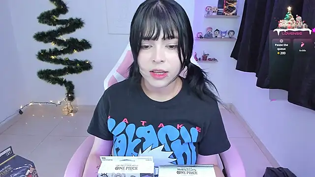 Snapshot of misshoneyxxx chatting on December 22, 3:00 am misshoneyxxx online show from December 22, 3:00 am