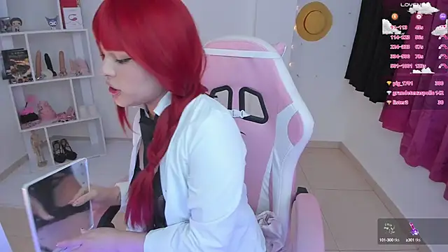 Snapshot of misshoneyxxx chatting on February 9, 12:49 am misshoneyxxx online show from February 9, 12:49 am