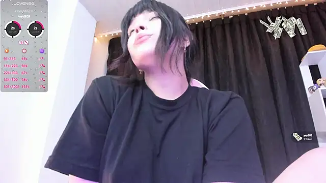 Snapshot of misshoneyxxx chatting on March 11, 4:10 am misshoneyxxx online show from March 11, 4:10 am