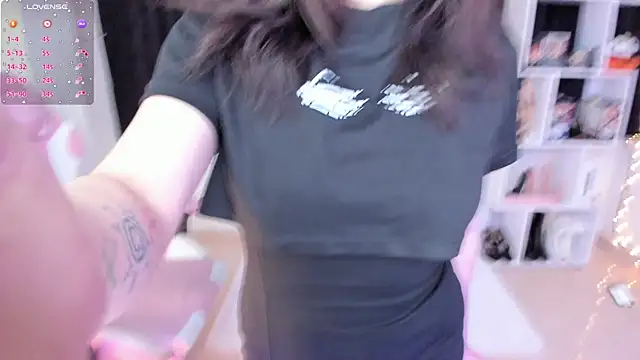 Snapshot of misshoneyxxx chatting on March 19, 1:54 am misshoneyxxx online show from March 19, 1:54 am