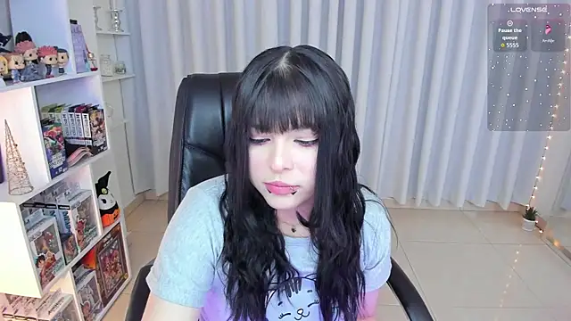 Snapshot of misshoneyxxx chatting on November 11, 6:24 am misshoneyxxx online show from November 11, 6:24 am