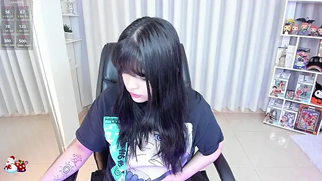 Snapshot of misshoneyxxx chatting on December 4, 4:33 am misshoneyxxx online show from December 4, 4:33 am