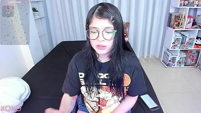 misshoneyxxx online show from February 3, 8:03 pm