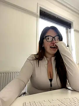 Snapshot of Miss_Stassi chatting on December 9, 9:06 am Miss Stassi online show from December 9, 9:06 am