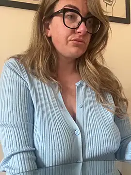 Snapshot of Miss_Stassi chatting on May 12, 8:22 am Miss Stassi online show from May 12, 8:22 am