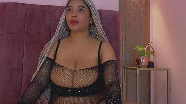 Snapshot of Emy_leon chatting on November 8, 9:35 pm Emy leon online show from November 8, 9:35 pm