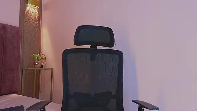 Snapshot of Emy_leon chatting on November 11, 7:03 pm Emy leon online show from November 11, 7:03 pm