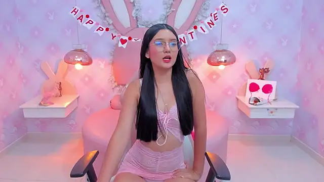 Snapshot of Saraa_Skinny chatting on February 15, 3:06 pm Saraa Skinny online show from February 15, 3:06 pm