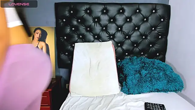 catalinamuss  online show from December 4, 4:38 pm