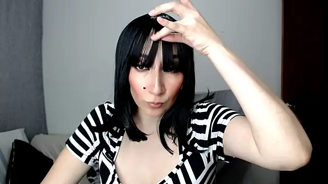Snapshot of Laura-pervert chatting on July 3, 11:33 pm Laura-pervert online show from July 3, 11:33 pm