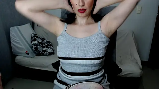 Snapshot of Laura-pervert chatting on July 11, 12:02 am Laura-pervert online show from July 11, 12:02 am