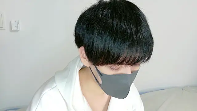 Snapshot of itsme_LEON chatting on June 7, 1:15 pm itsme LEON online show from June 7, 1:15 pm
