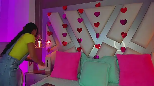 Amber villalobos  online show from March 4, 4:18 am