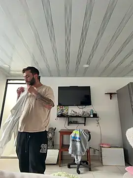 Snapshot of openmind_boy chatting on February 16, 3:41 pm openmind boy online show from February 16, 3:41 pm