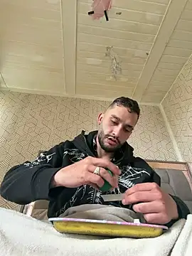 Snapshot of openmind_boy chatting on March 20, 1:16 pm openmind boy online show from March 20, 1:16 pm