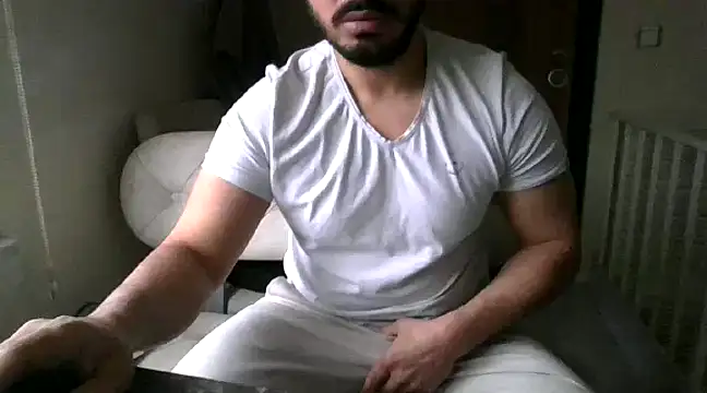 Snapshot of DateMike94 chatting on February 12, 11:18 am DateMike94 online show from February 12, 11:18 am