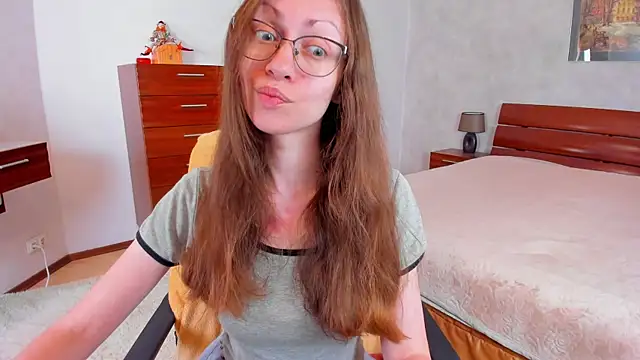 Snapshot of Pantyhose_Mila chatting on June 28, 8:15 pm Pantyhose Mila online show from June 28, 8:15 pm