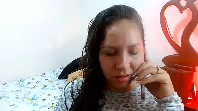 Snapshot of naihroby chatting on December 3, 11:57 pm naihroby online show from December 3, 11:57 pm