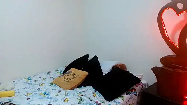 naihroby online show from December 9, 5:51 am