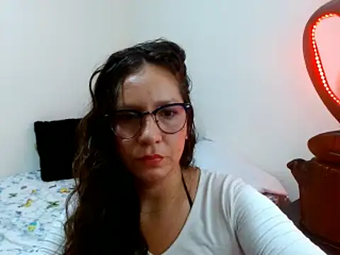 Snapshot of naihroby chatting on December 17, 2:55 am naihroby online show from December 17, 2:55 am