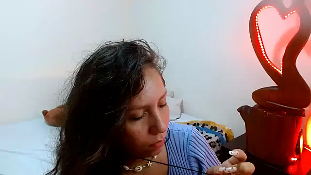 Snapshot of naihroby chatting on December 21, 3:58 am naihroby online show from December 21, 3:58 am