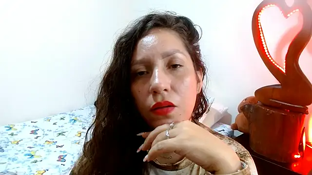 Snapshot of naihroby chatting on December 27, 1:00 am naihroby online show from December 27, 1:00 am