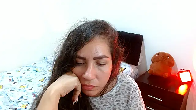 Snapshot of naihroby chatting on January 4, 6:19 am naihroby online show from January 4, 6:19 am