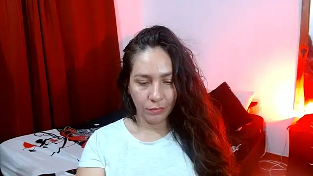 Snapshot of naihroby chatting on January 28, 7:32 am naihroby online show from January 28, 7:32 am