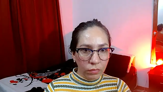 Snapshot of naihroby chatting on February 18, 3:21 am naihroby online show from February 18, 3:21 am