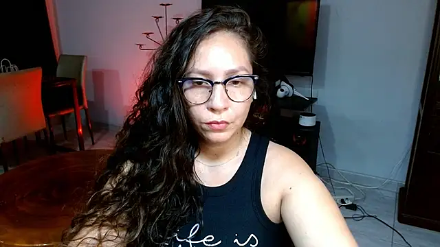 Snapshot of naihroby chatting on September 23, 3:20 am naihroby online show from September 23, 3:20 am