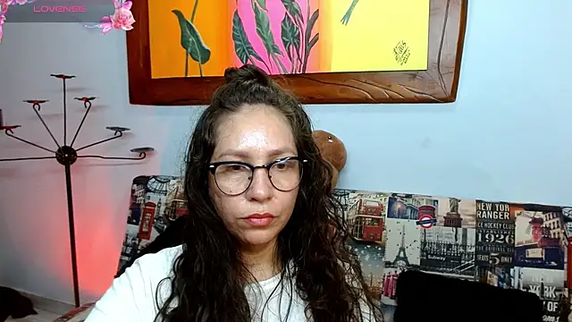 Snapshot of naihroby chatting on October 18, 3:20 am naihroby online show from October 18, 3:20 am