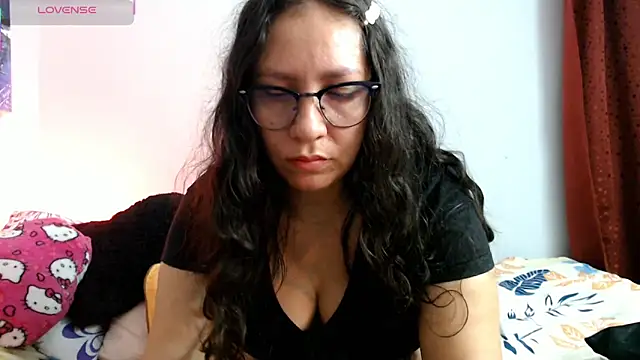 Snapshot of naihroby chatting on October 20, 3:51 am naihroby online show from October 20, 3:51 am