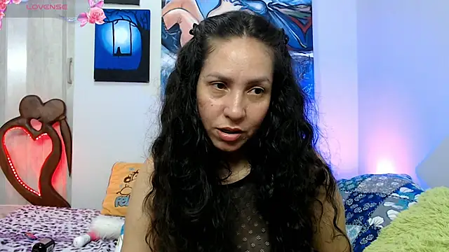 Snapshot of naihroby chatting on December 1, 10:26 pm naihroby online show from December 1, 10:26 pm