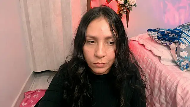 Snapshot of naihroby chatting on July 16, 4:07 am naihroby online show from July 16, 4:07 am