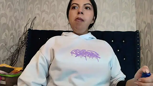 CarolineBrunx online show from March 7, 2:19 am