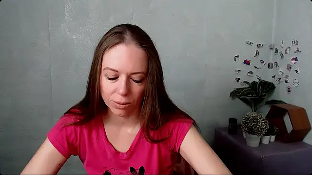 Snapshot of GloriaSi_ chatting on June 2, 2:46 am GloriaSi online show from June 2, 2:46 am