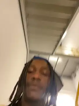 Snapshot of sneakylink13__ chatting on October 31, 4:41 pm sneakylink13   online show from October 31, 4:41 pm