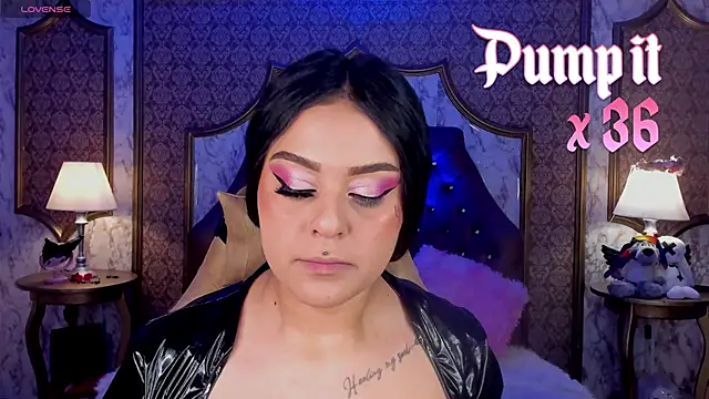 SoffiQueen online show from February 5, 2:33 pm