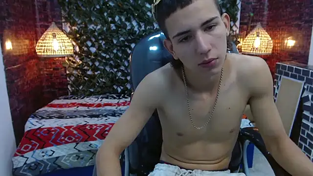 Snapshot of JackSwan18 chatting on January 17, 1:13 pm JackSwan18 online show from January 17, 1:13 pm