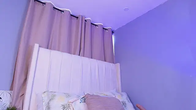 Shenoa1 online show from November 6, 12:17 pm