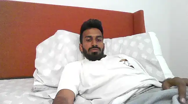 Snapshot of skinny__boy__ chatting on February 19, 7:38 pm skinny boy online show from February 19, 7:38 pm