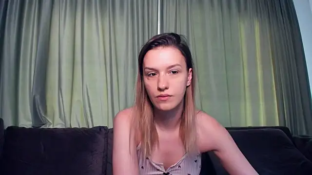 Snapshot of LaraStone69 chatting on June 28, 5:46 am LaraStone69 online show from June 28, 5:46 am