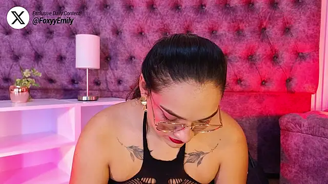 Snapshot of EMILYY_FOXY chatting on May 17, 7:10 pm EMILYY FOXY online show from May 17, 7:10 pm
