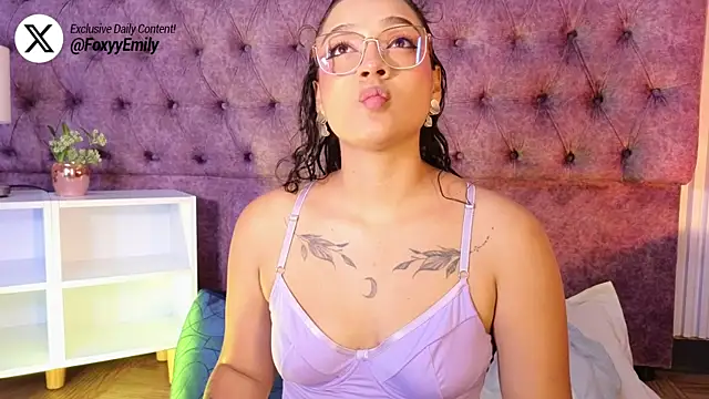 Snapshot of EMILYY_FOXY chatting on May 19, 7:09 pm EMILYY FOXY online show from May 19, 7:09 pm