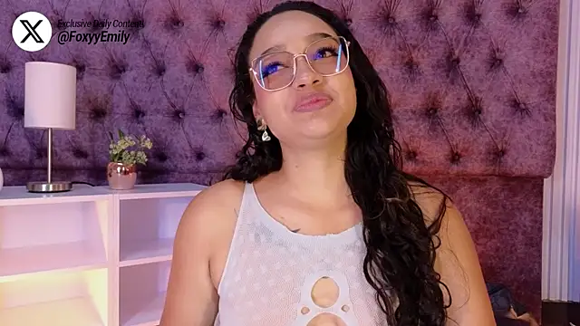Snapshot of EMILYY_FOXY chatting on May 21, 8:05 pm EMILYY FOXY online show from May 21, 8:05 pm
