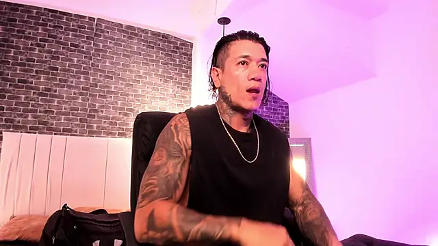 Snapshot of Dantesuarez28 chatting on December 16, 11:15 am Dantesuarez28 online show from December 16, 11:15 am