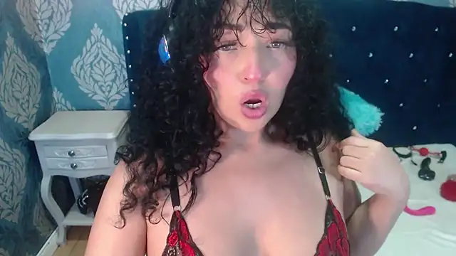 Snapshot of Sofiacowperx chatting on June 18, 7:40 pm Sofiacowperx online show from June 18, 7:40 pm