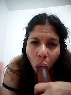 Snapshot of Carliina_Soussa chatting on February 2, 12:09 am Carliina Soussa online show from February 2, 12:09 am